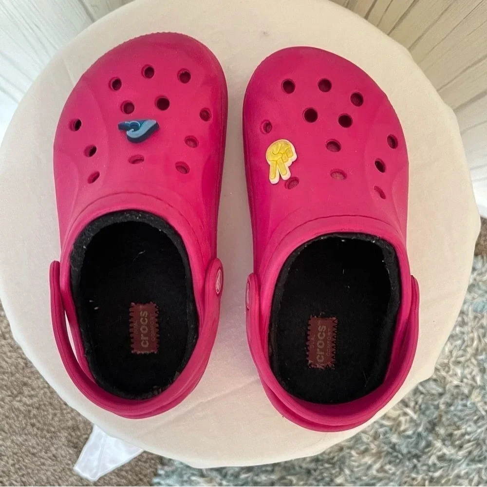 GIRLS CROCS Bright Pink with‎ Black Fur Lining, Size J1-3